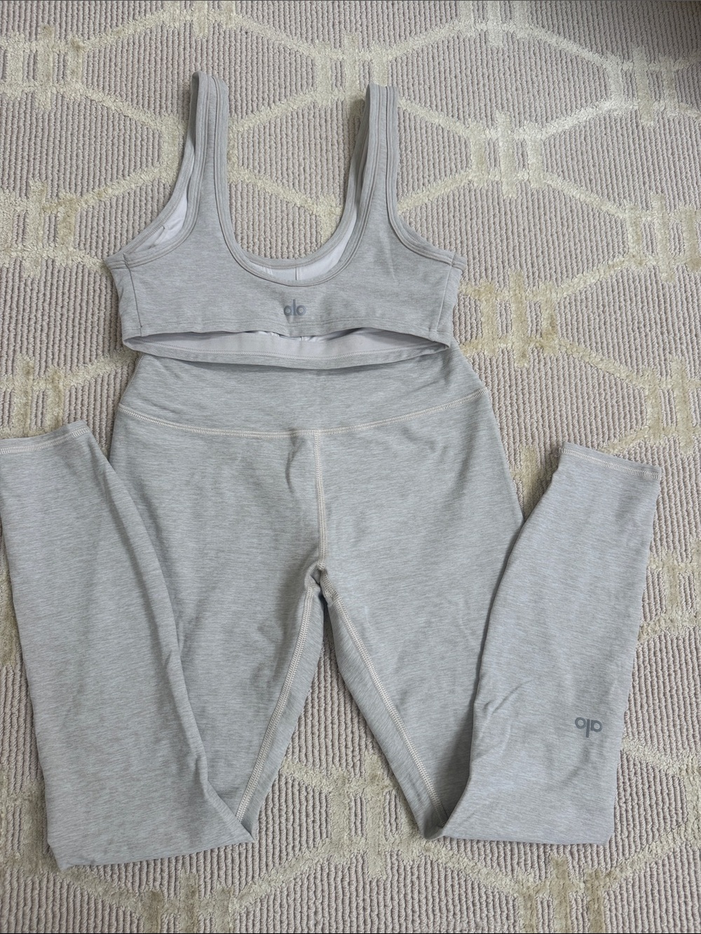 ALO Yoga Scoop Sports Bra & High-Waist Legging Set - tan